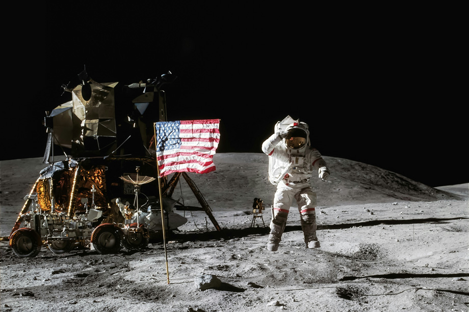 перший астронавт на поверхні Місяця