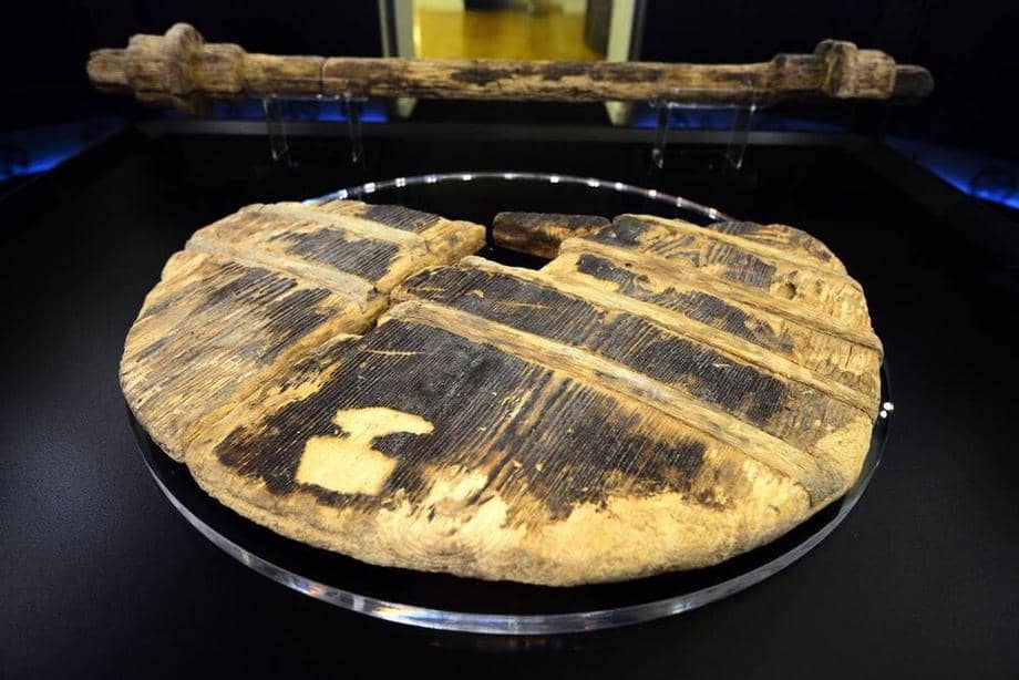 Транспортное колесо и ось повозки, образец возрастом 5150 лет