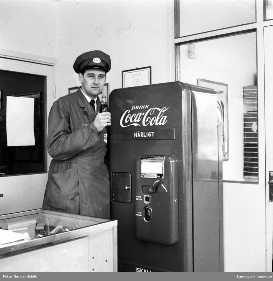 Vendo Coca-Cola Bottle Decapper Один из первых автоматов Кока-кола