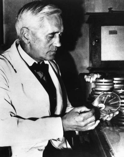 Alexander Fleming and his petri dish