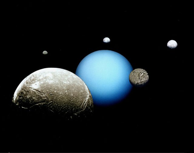 Уран і п'ять його основних супутників