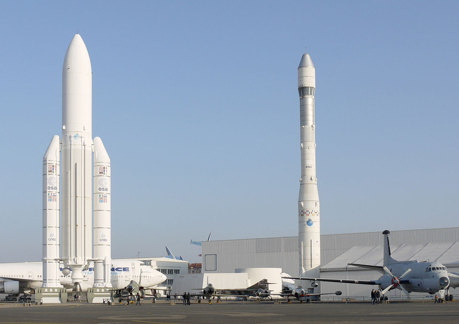 Ariane 5 и Ariane 1 на территории MAE