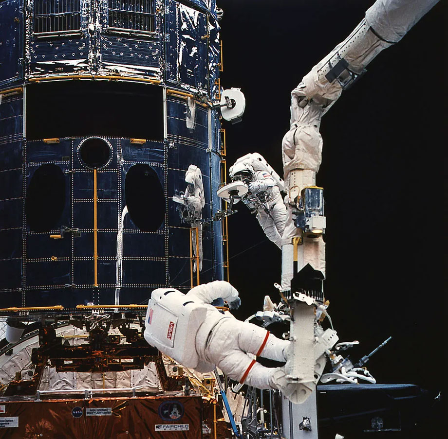 Первая сервисная миссия по обслуживанию Hubble