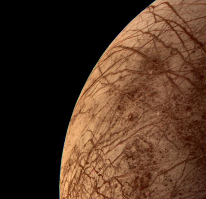 Тріщини на поверхні Європи з Voyager 2
