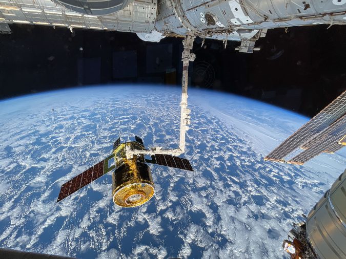 Захоплення HTV-X1 роботизованим маніпулятором Canadarm2