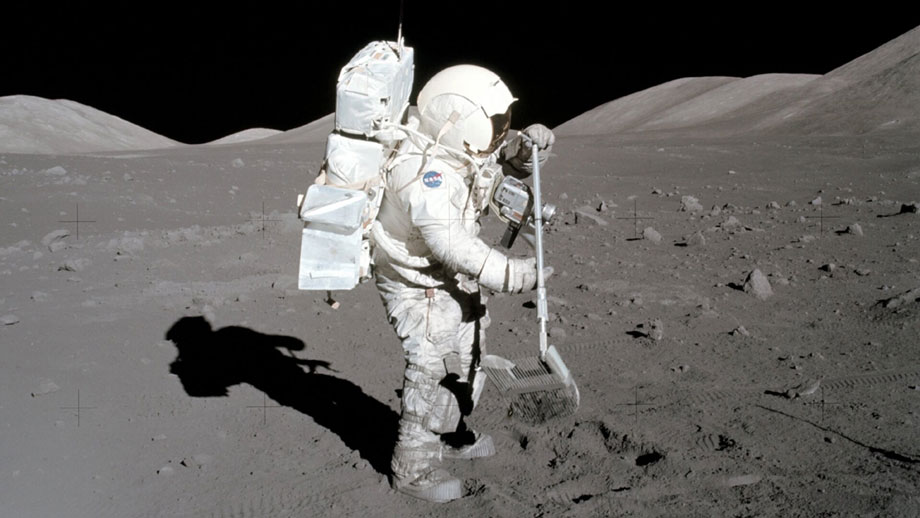 Збір місячних зразків астронавтом місії Apollo 17
